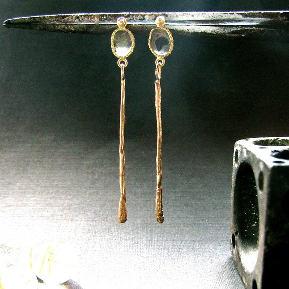 14k Yellow gold earrings with flat diamonds. - Picture 2 of 8